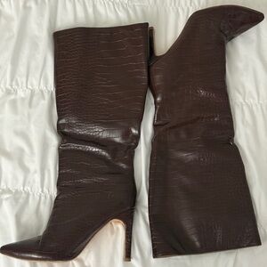 Brown croc-embossed knee-high boots 🤎